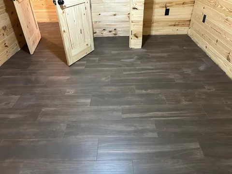 Bedroom with offset plank pattern