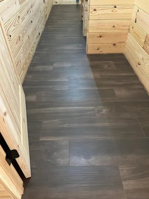 Hallway run with continuous plank alignment