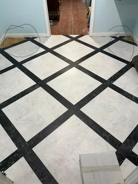 Same diagonal pattern in a side room