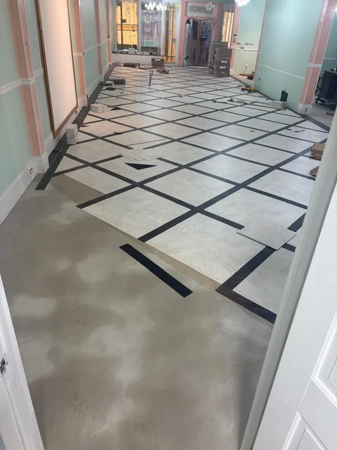 Diagonal grid pattern going down the main hall