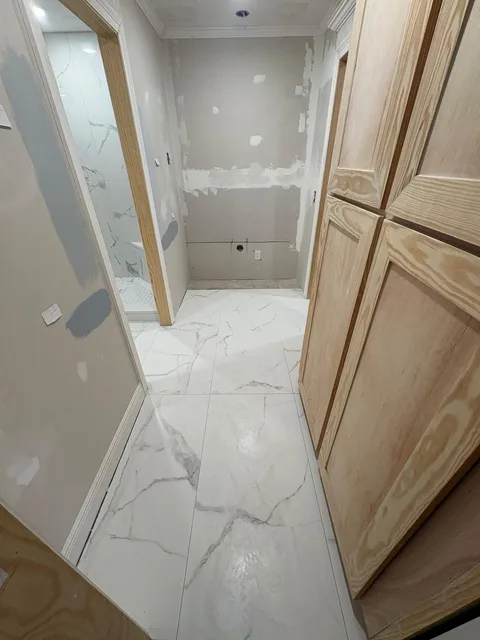 Hallway finished in the same marble-look tile